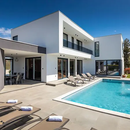 Modern Tonka With Pool And Grill In Porec Villa *