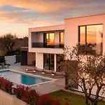 Modern Tonka With Pool And Grill In Porec Tar-Vabriga
