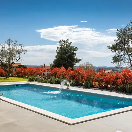 Modern Tonka With Pool And Grill In Porec Tar-Vabriga